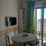 Red Wine Apartment *