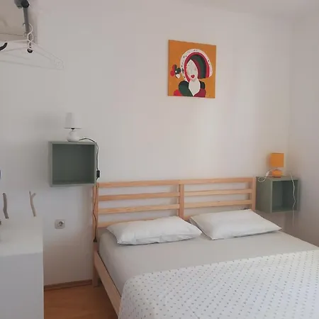Red Wine Apartment *