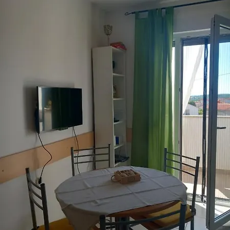 Red Wine Apartment *